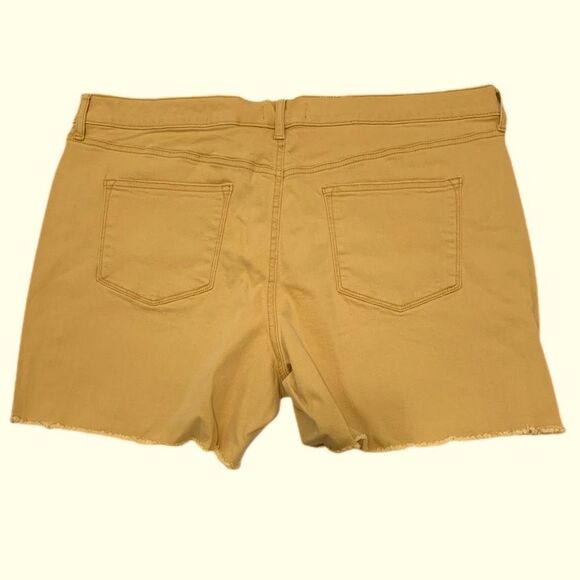 SONOMA WOMEN 18 GOLDEN YELLOW HIGH RISE BUTTON FLY RAW HEM DENIM SHORTS. - Picture 3 of 12